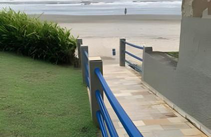 APTO PÉ na AREIA com Piscina - Centro Itanhaem - Foto 58