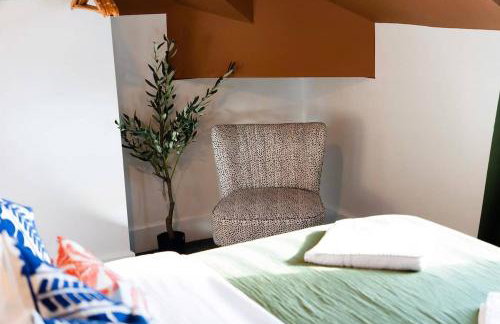 Bright and Airy 2BR Home Near Shops and Dining - Photo 28