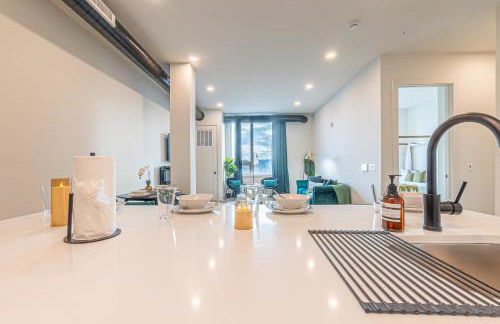 Emerald Escape, Free Parking, 2 Bath, Sleeps 8 Near American Dream and The Airport, King Bed and 2 Queen Beds, Washer and Dryer - Foto 31