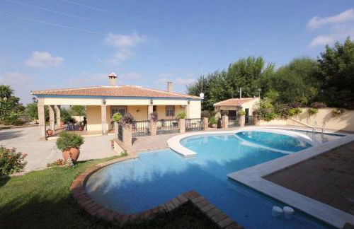 Spacious Villa with Pool in Sanlúcar la Mayor - Foto 1