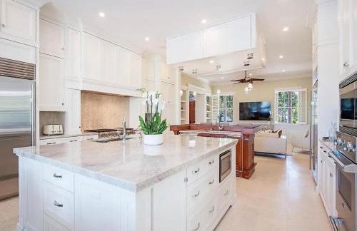 Naples Beach Port Royal Luxury Coastal Mansion Villa with Guesthouse & Pool & Hot Tub - Foto 37