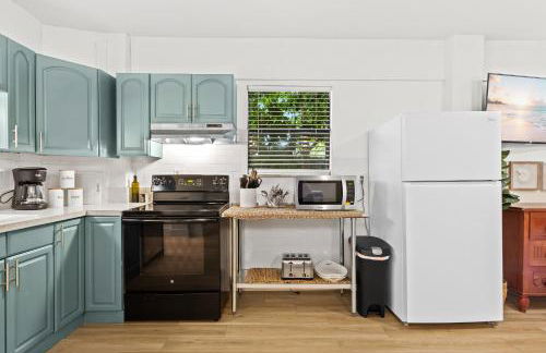 Newly remodeled 8-steps to sand path of Beach! - Foto 12