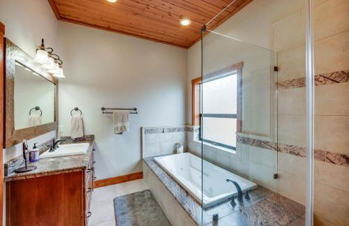 Pine Mountain Club Cabin with Private Deck and Views! - Foto 13