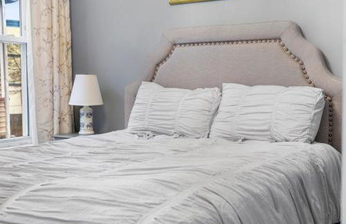 Bright & Spacious 3BR, Mins from Downtown, Easy to Gillette, Parking - Foto 49