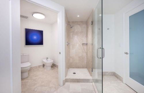 Fontainebleau Hotel Ocean View Fits 6! 1 BED/2 BA - Photo 11