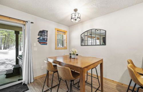 Grandmas Hideaway - walk to downtown, private hot tub, pet friendly with patio - Foto 8