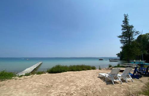 Torch Lake Blue 4BDR Beachfront House ➠ 2364 - Photo 31