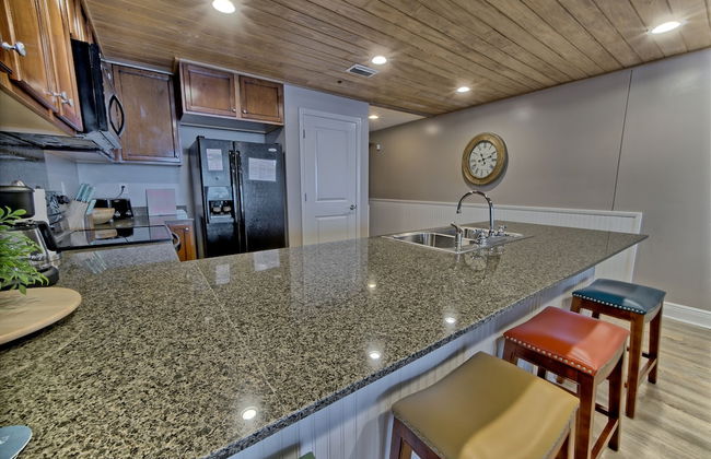 Sterling Breeze - Luxury Beach Front Condo - Photo 33