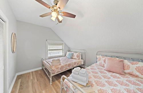 Sprawling estate with private pool and game room and guest house - Foto 9