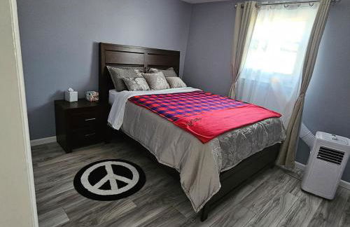 Cozy Roomy family sized apartment on major bus route close to all - Foto 59