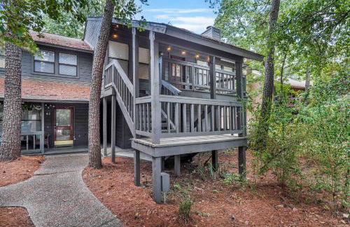 Treehouse Retreat 2Bed 2Bath Entire Townhome in The Woodlands - Foto 28