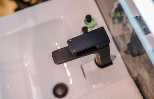 3BR Georgian Quarter Coach Houses - Private Parking - Foto 56