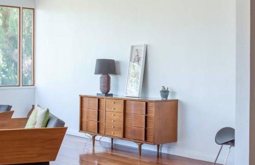 Silver Lake Mid-century Nestled in the Treetops - Foto 7