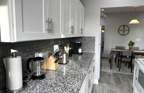 Charming 2BR Near Downtown & Attractions - Foto 9