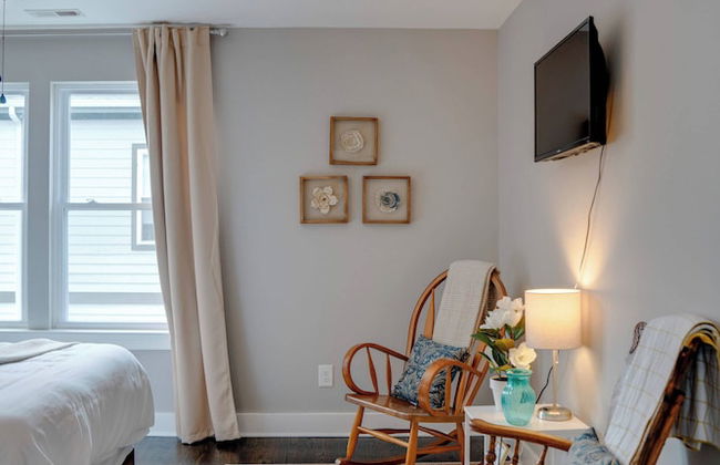 East Farmhouse - Photo 13