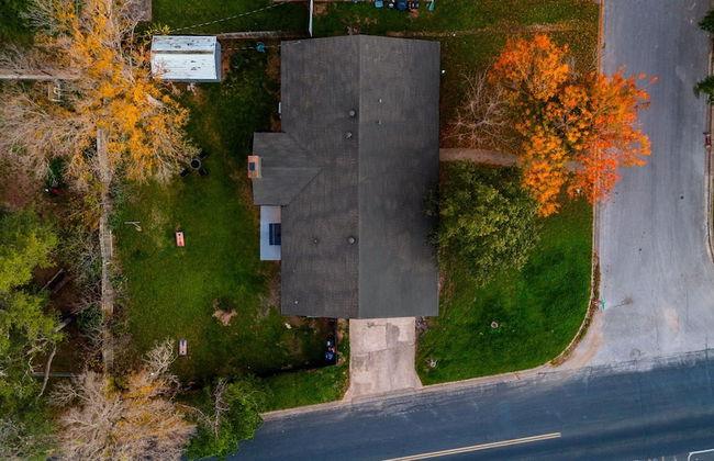 Quiet 3 Bedroom Home Walkable to Zilker Park - Photo 32