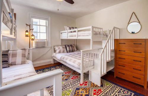 Spacious 6BR close to Portsmouth beaches and UNH - Photo 14