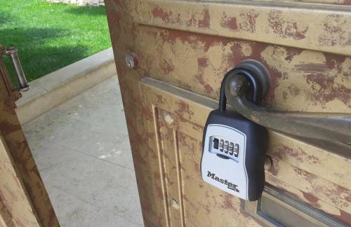 Near the Airport & near the Metro and Suburban station"PEANIA-KANTZA" - Foto 2