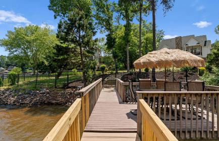 Spacious Waterfront Home on Lake Norman with Firepit Views and Dock Access - Foto 58