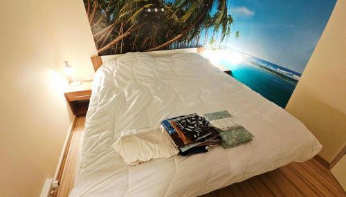 Winterberg Appartement 6 Pers aan Skilift grootste Skigebied nabij Bikepark Unieke locatie met zeer rustige tuin in het bos en het gezellige centrum leuke cafes restaurants en gratis zwembad sauna relax speelruimte parkeerplaats naast Der Brabander - Foto 2