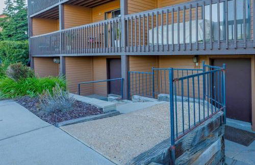 Luxuriously Contemporary Condo - Photo 55