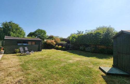 Kennedy Villa - 5 Bedroom House with Hot Tub, WiFi, Free parkings, Close to Bicester Village - Foto 41