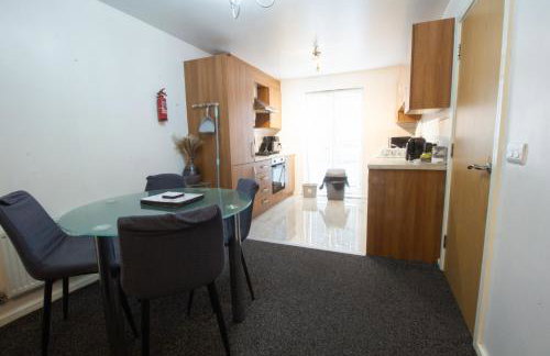 Close to City Centre 3-Bed Townhouse, Sleeps 7, Free Parking, Great Transport Links - Foto 8