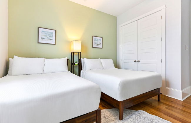 Spacious 5BR Urban Retreat with Balcony & Pool - Foto 60