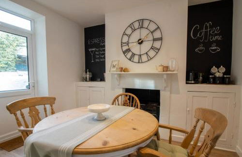 Stylish and Modern Town Centre End-of Terrace Home - Foto 2