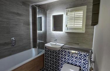 Badgers Den, a beautiful log cabin in a secluded valley close to the beach - Foto 10