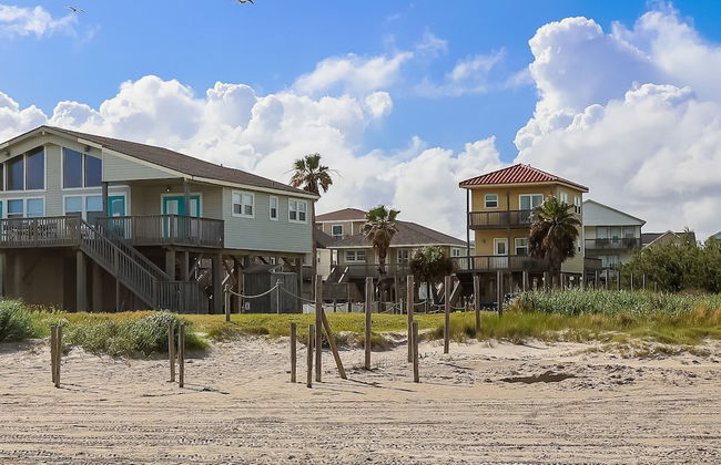 2nd Row Beach Home Ocean Views Old School Vibes - 1 min Walk to Sunny Beach - Foto 31