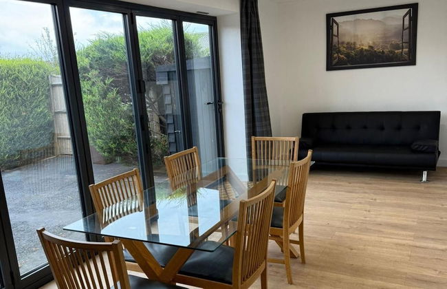 4 Bed Cottage in Surrey - Foto 18