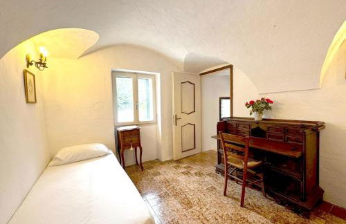 Principessa Grace Apartment Isolabona Italy Sleeps 3 - Foto 3