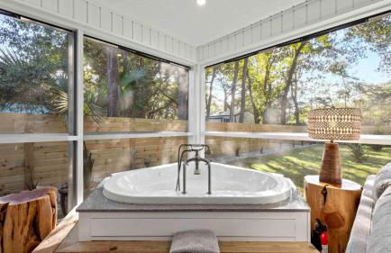 The Surf House: Stylish 2BR Haven - Foto 23