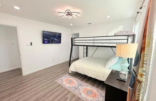 Cozy Lakeview Retreat Home - Photo 42