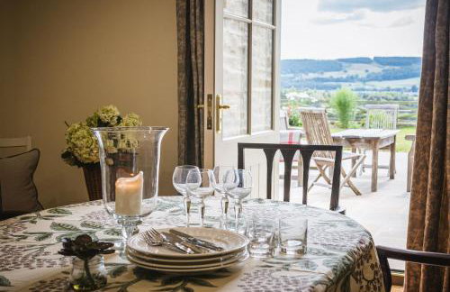 Hollins Farmhouse - Photo 4