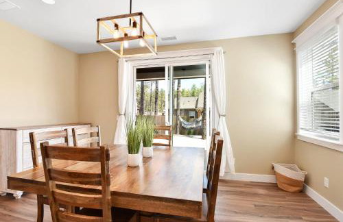 Windtree Retreat Hot Tub Pet-Friendly Fire Pit Near Downtown - Foto 9