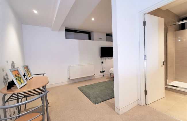 Spacious Double Room with en-suite - 1b - Photo 4