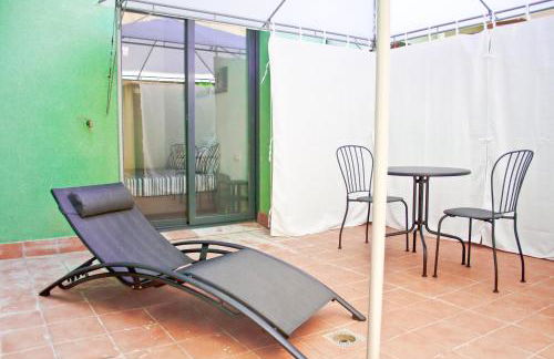 Urban Manesa city center apartment with private patio - Foto 1