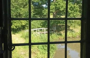 Snug & Secluded Lakeside Shepherds Hut 'Carp' - Foto 22