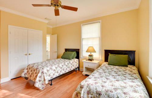 Cottage with Deck and Pool Access about 6 Mi to Beach - Foto 17