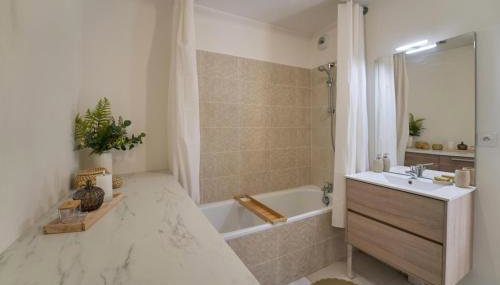 Belle Escale - T3 cosy avec grande terrasse - Foto 2, towels