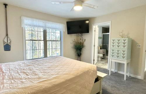 5BR Waterfront Hot Tub Kids Playscape Pets Family Compound! - Foto 36