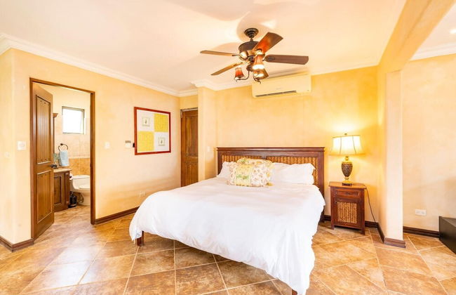 Hacienda-style Villa With Pool and Sweeping Ocean Views Above Potrero - Photo 10