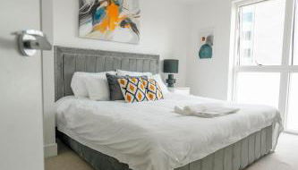 Modern 2 Bedroom with Superking Bed & Balcony views Near Wembley - Foto 2