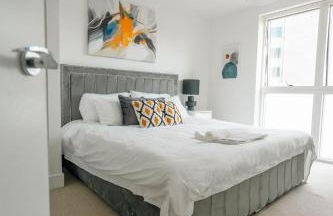 Modern 2 Bedroom with Superking Bed & Balcony views Near Wembley - Foto 2