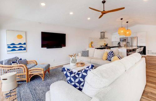 East Jordan Vacation Rental on Lake Charlevoix! - Foto 4