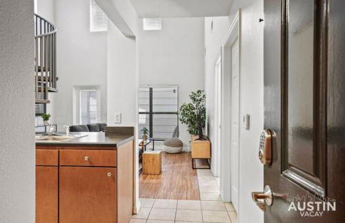 Spiral Stairs to Loft Bedroom Balcony with Shade - Foto 5