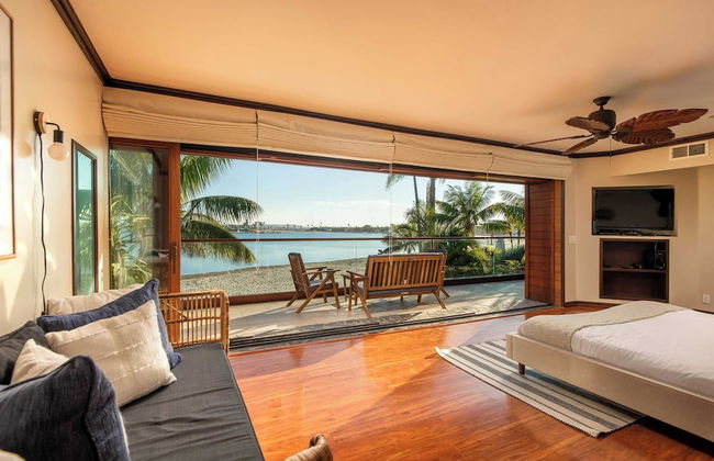 Endless Summer by Avantstay Serene Beachfront Escape w/ Sunset Views! - Photo 19