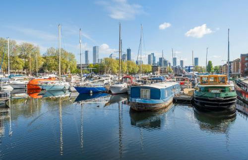 Riverside 1BR with Easy Transport 20min to City Centre - Photo 57